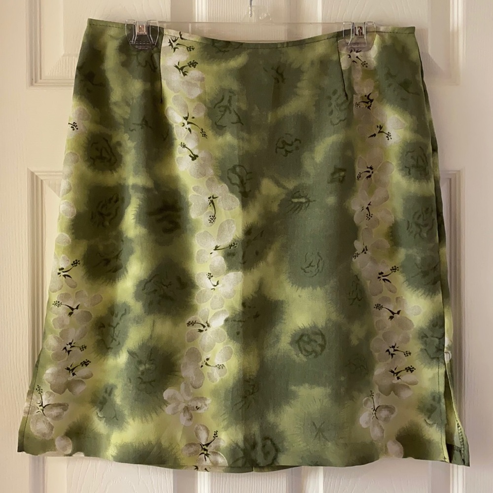 Reitmans Skirt in green floral - size 11/12